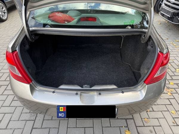 2011 Renault Symbol — Miniatură 16