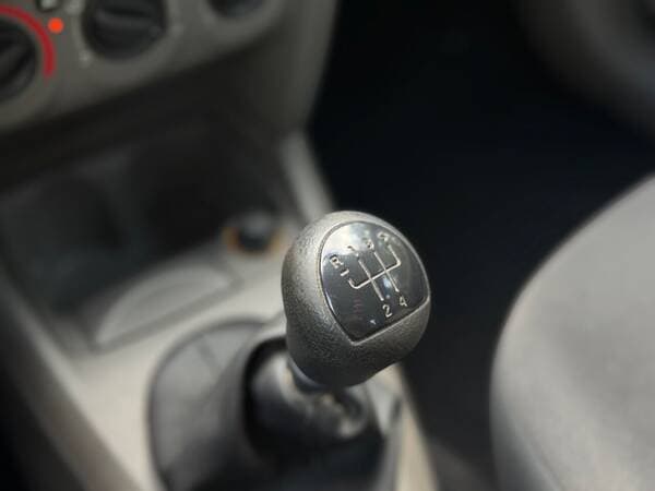 2011 Renault Symbol — Miniatură 11