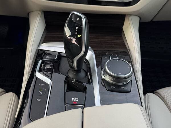 2018 BMW 530e — Miniatură 15