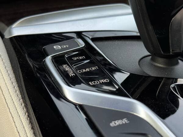 2018 BMW 530e — Miniatură 16