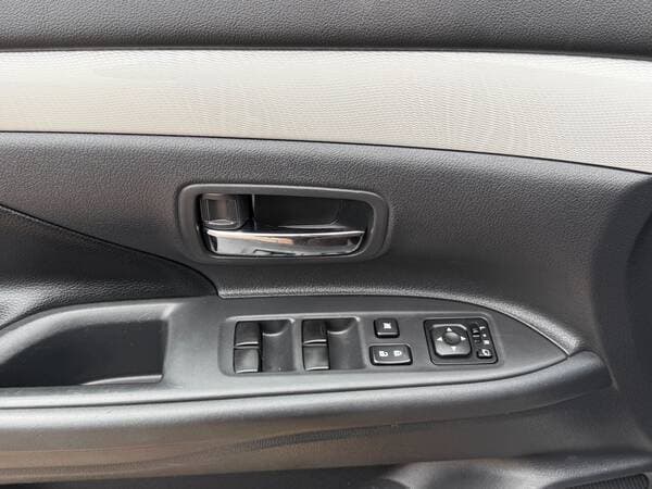 2013 Mitsubishi Outlander — Miniatură 15