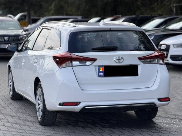 2018 Toyota Auris — Miniatură 4