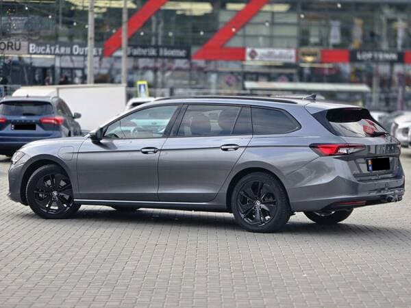 2024 Skoda Superb — Miniatură 4