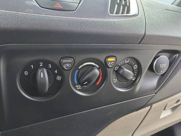 2017 Ford Transit — Miniatură 12