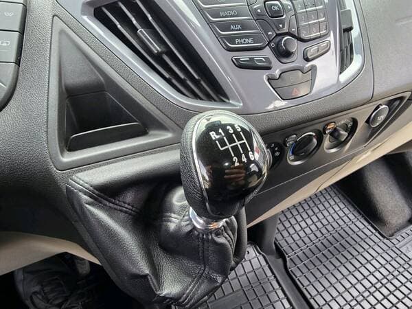 2017 Ford Transit — Miniatură 13