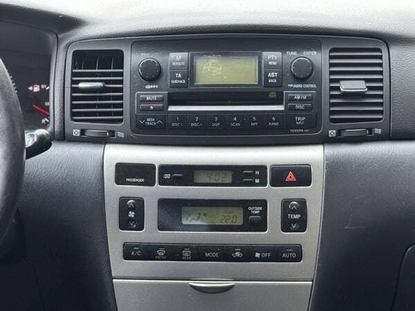 2005 Toyota Corolla — Miniatură 9