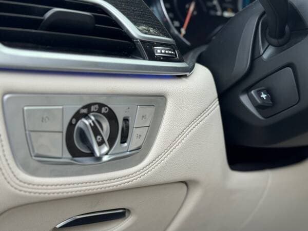 2017 BMW 740 — Miniatură 14