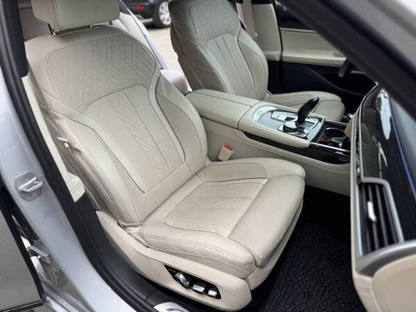 2017 BMW 740 — Miniatură 7