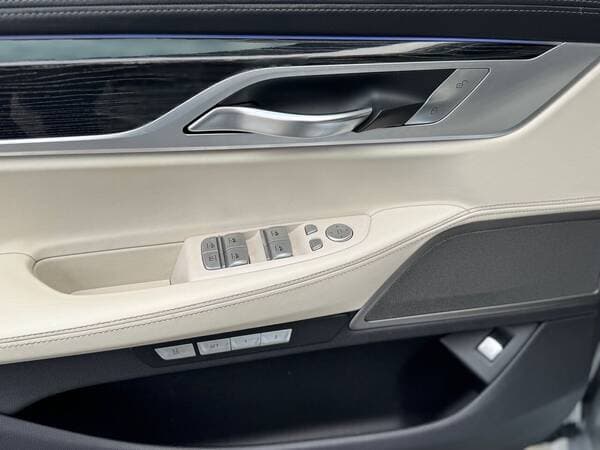 2017 BMW 740 — Miniatură 15