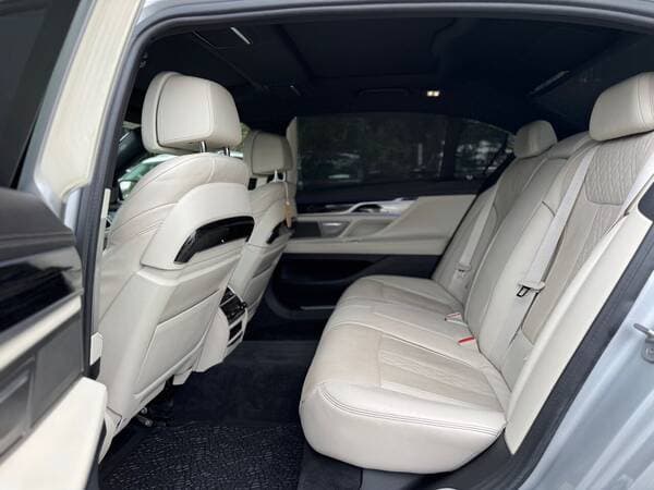 2017 BMW 740 — Miniatură 16