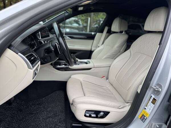 2017 BMW 740 — Miniatură 6