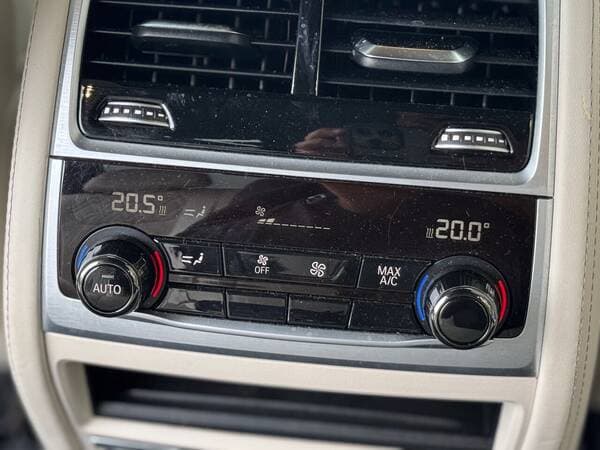 2017 BMW 740 — Miniatură 18