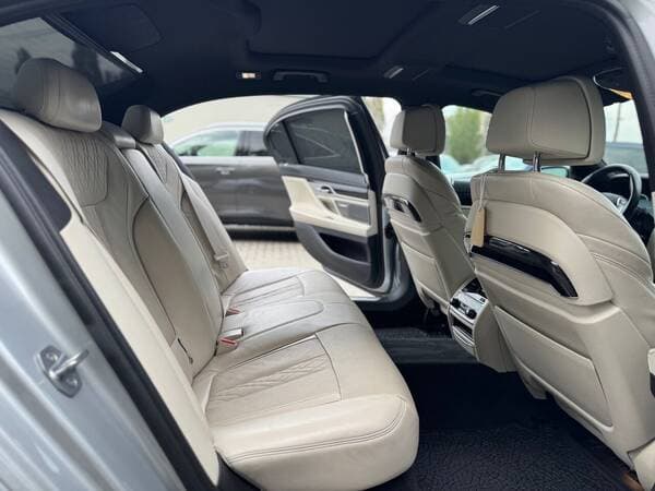 2017 BMW 740 — Miniatură 17