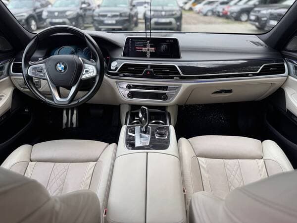 2017 BMW 740 — Miniatură 8