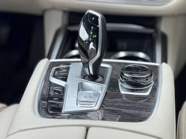 2017 BMW 740 — Miniatură 13