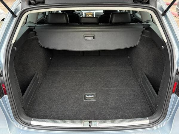 2010 Volkswagen Passat — Miniatură 19