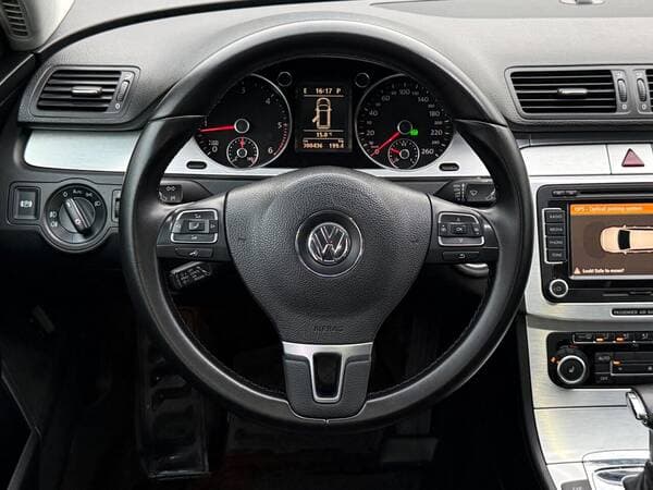 2010 Volkswagen Passat — Miniatură 8