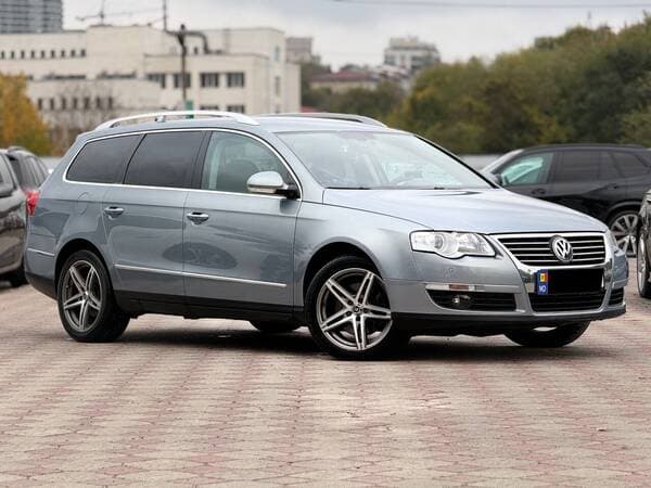 2010 Volkswagen Passat — Miniatură 2