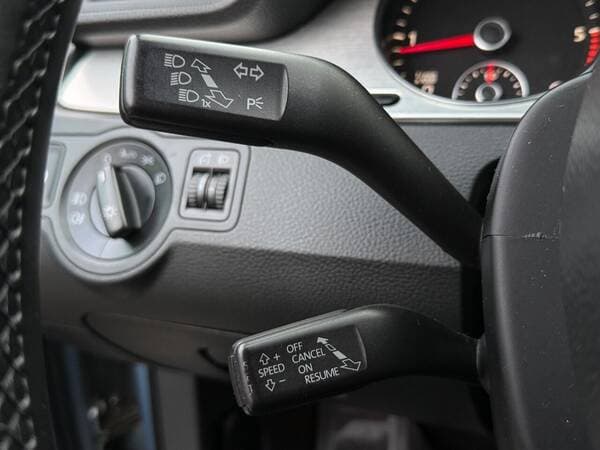2010 Volkswagen Passat — Miniatură 12