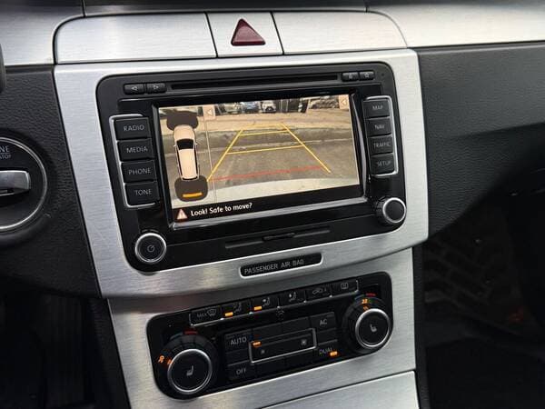 2010 Volkswagen Passat — Miniatură 10