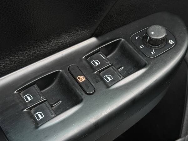 2010 Volkswagen Passat — Miniatură 15