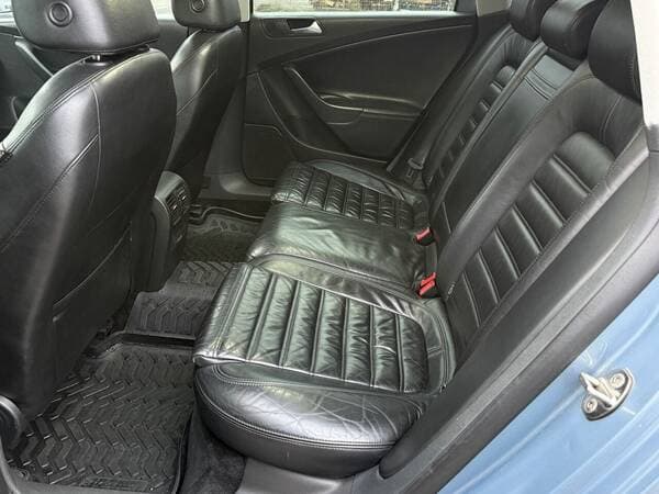 2010 Volkswagen Passat — Miniatură 17