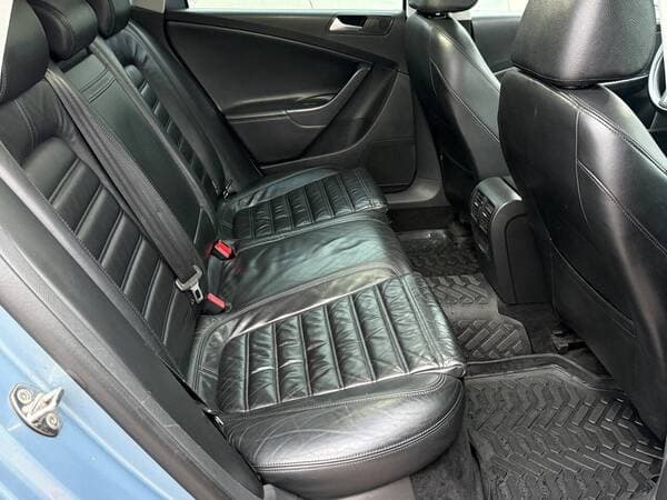 2010 Volkswagen Passat — Miniatură 16