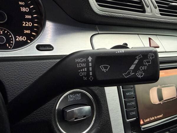 2010 Volkswagen Passat — Miniatură 13