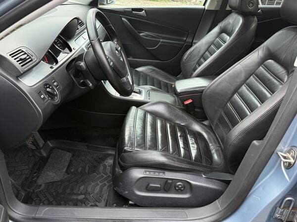 2010 Volkswagen Passat — Miniatură 5