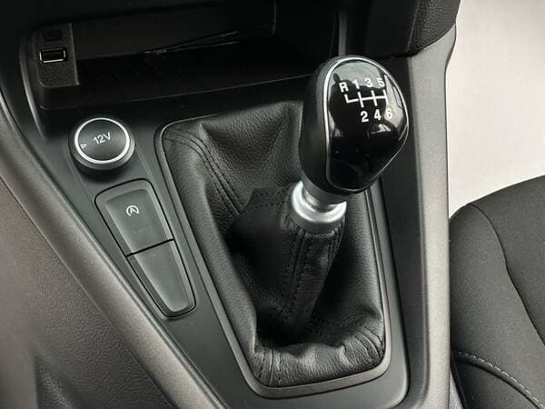 2015 Ford Focus — Miniatură 11