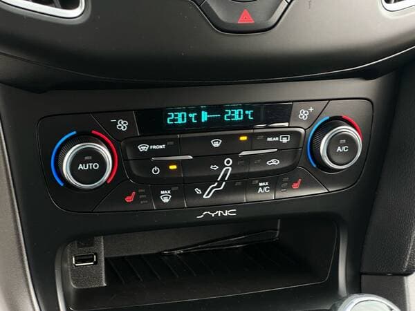 2015 Ford Focus — Miniatură 10