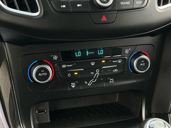 2017 Ford Focus — Miniatură 10