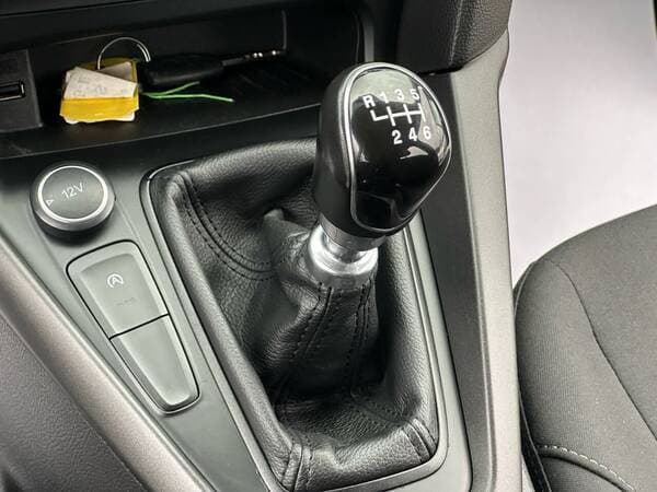 2017 Ford Focus — Miniatură 11
