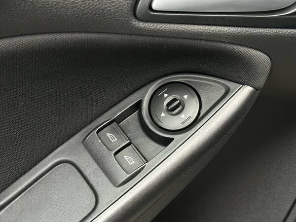 2017 Ford Focus — Miniatură 13