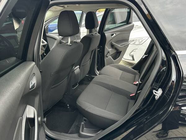2017 Ford Focus — Miniatură 14