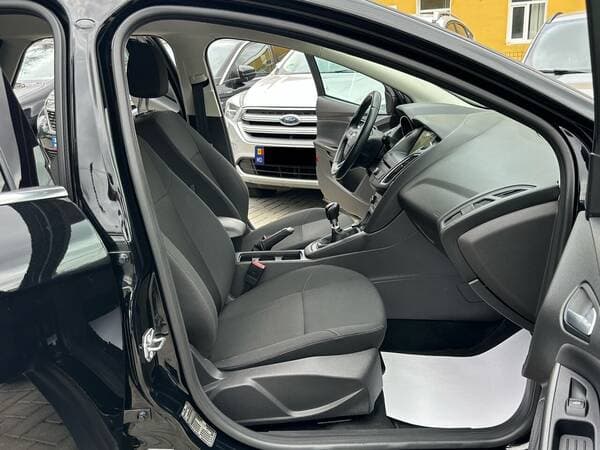 2017 Ford Focus — Miniatură 15