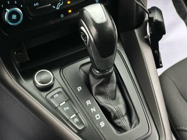 2017 Ford Focus — Miniatură 11
