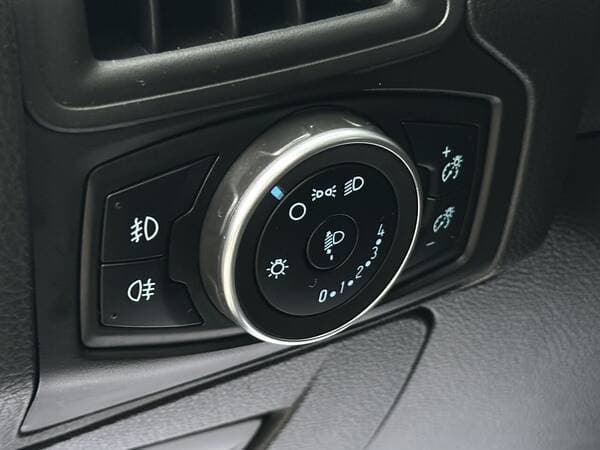 2017 Ford Focus — Miniatură 12