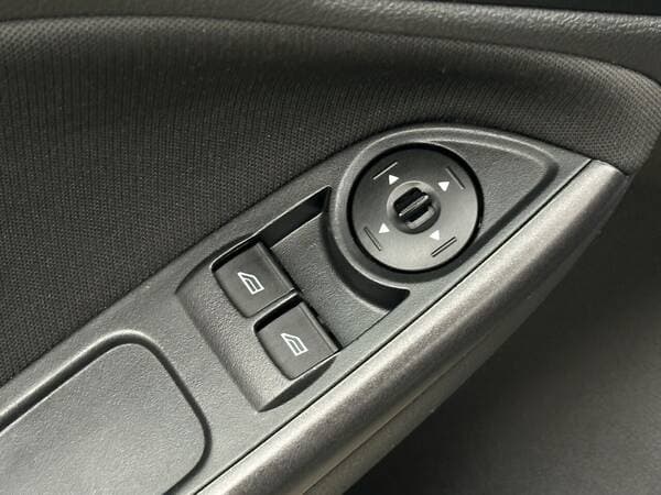 2017 Ford Focus — Miniatură 13