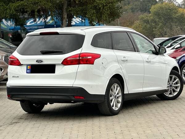 2016 Ford Focus — Miniatură 3