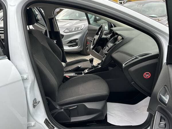 2016 Ford Focus — Miniatură 16