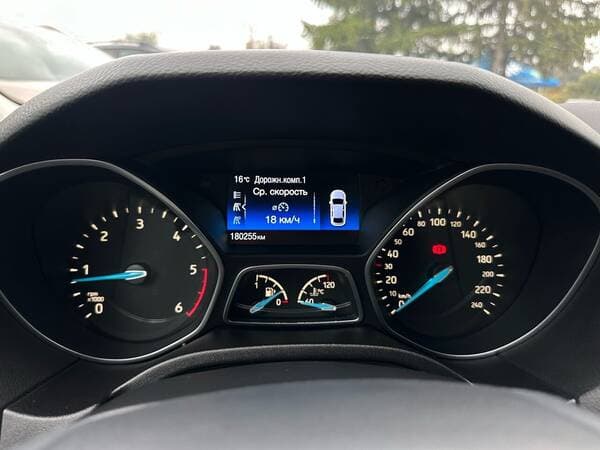 2016 Ford Focus — Miniatură 8