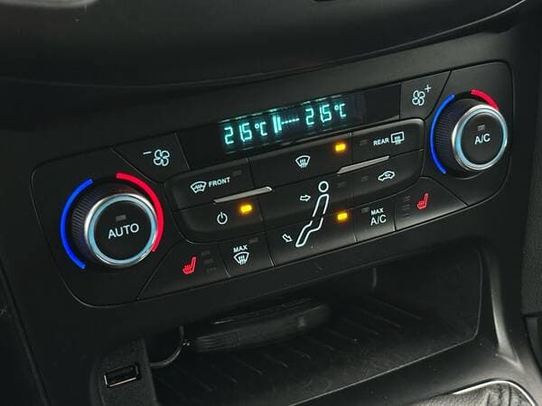 2016 Ford Focus — Miniatură 11