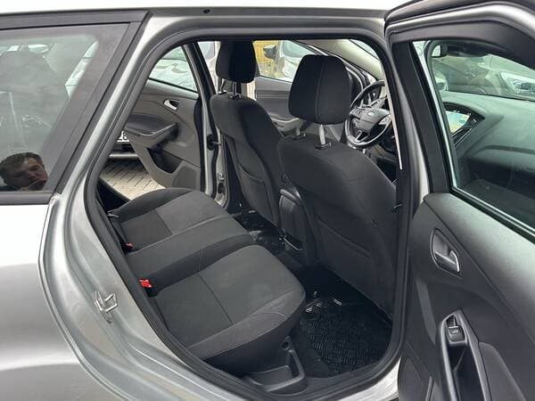 2018 Ford Focus — Miniatură 18
