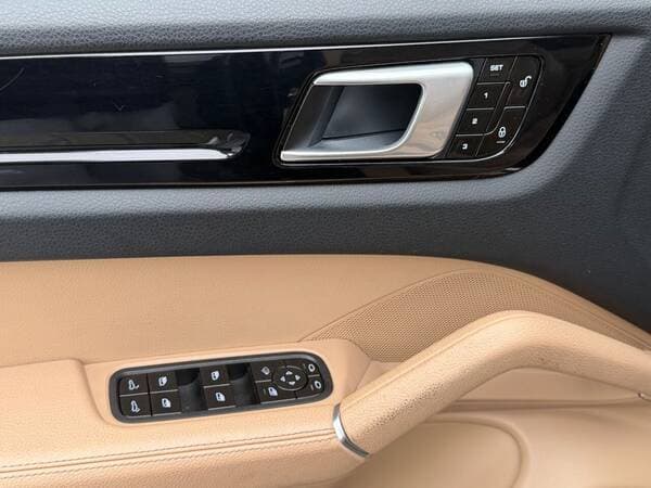 2018 Porsche Cayenne — Miniatură 16