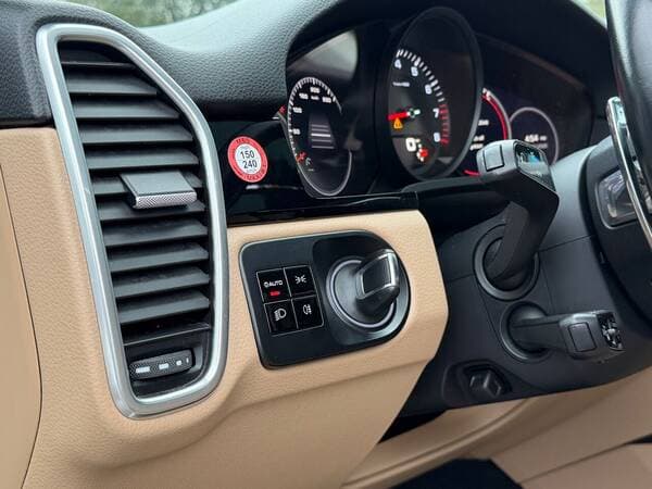 2018 Porsche Cayenne — Miniatură 14