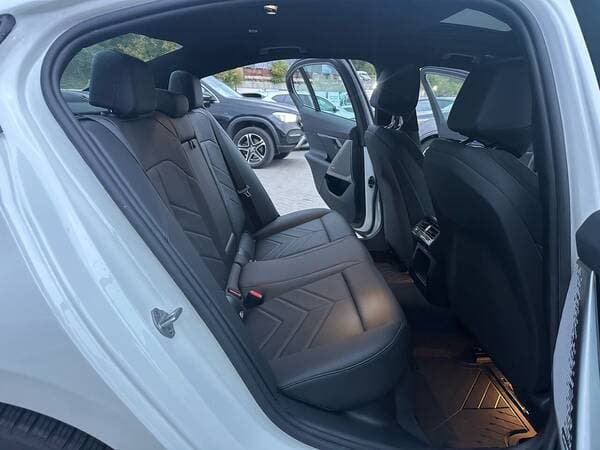 2025 BMW 550e — Miniatură 17