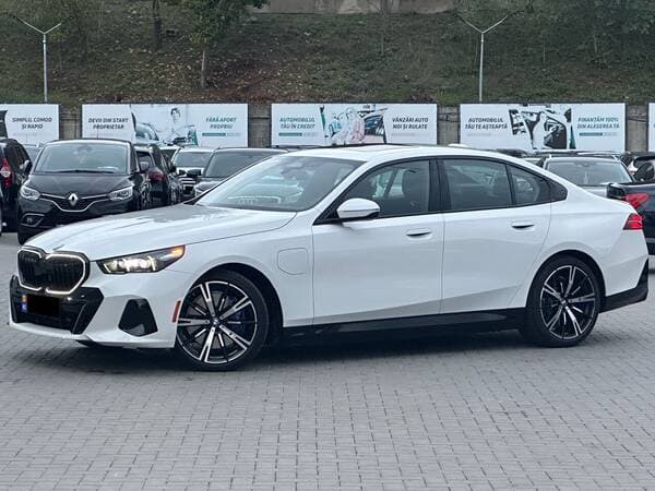 2025 BMW 550e — Miniatură 2