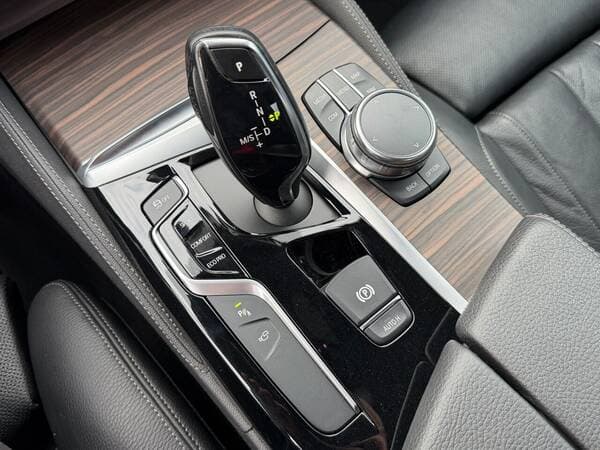 2017 BMW 530 — Miniatură 16