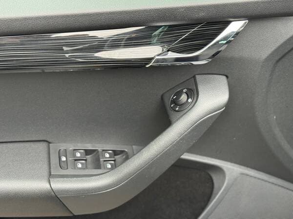 2019 Skoda Octavia — Miniatură 14